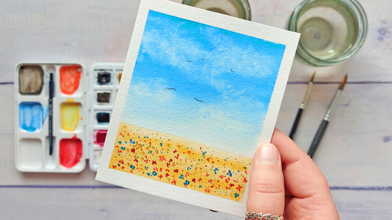 kleine Aquarell-Landschaft mit blauem Wolkenhimmel und gelbem Feld