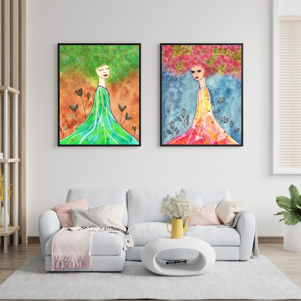 2 Aquarelle Frau grünes Haar, grünes Kleid und Frau pinkes Haar über hellem Sofa