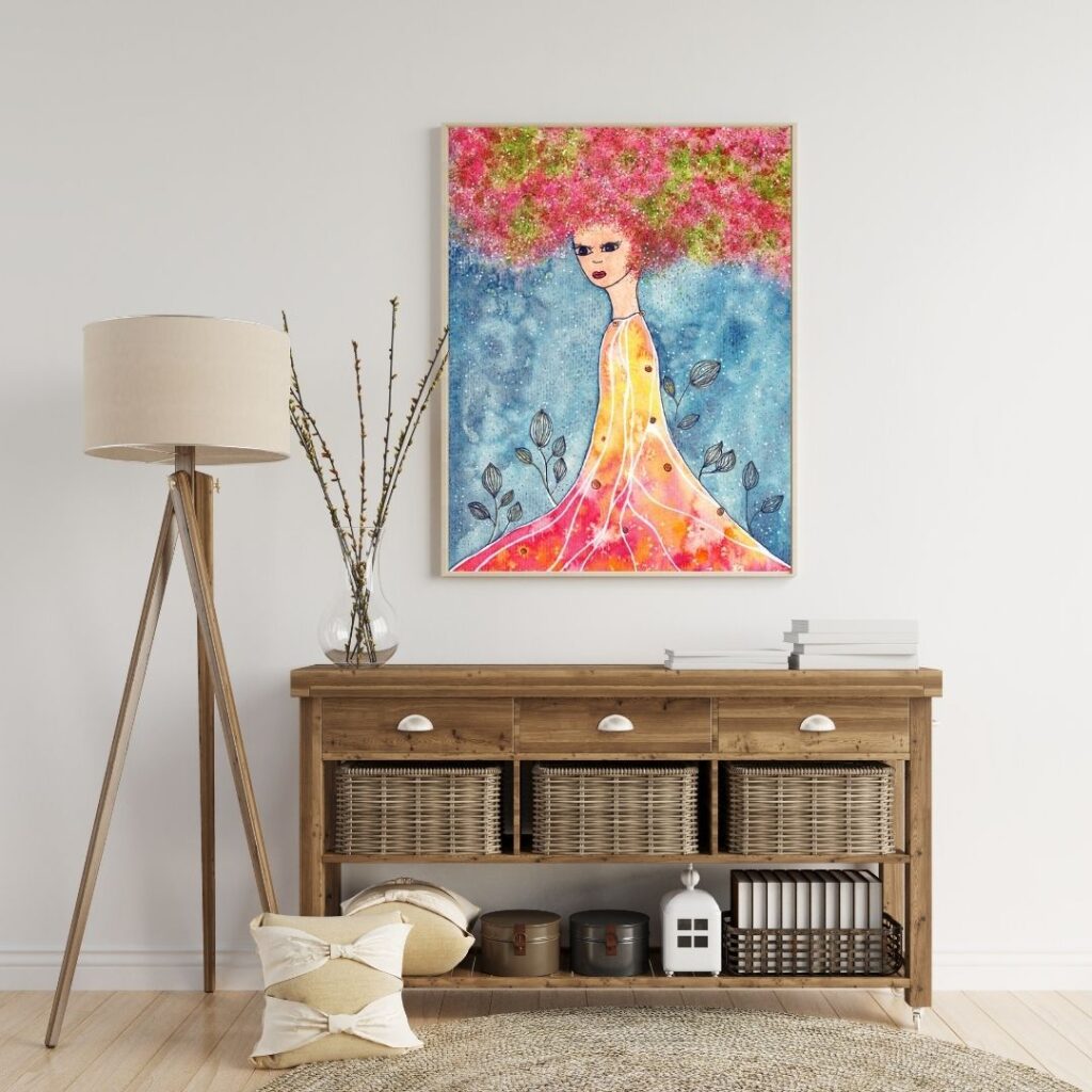 Aquarell Frau pink-grünes Haar über dunklem Sideboard mit Korbschubladen