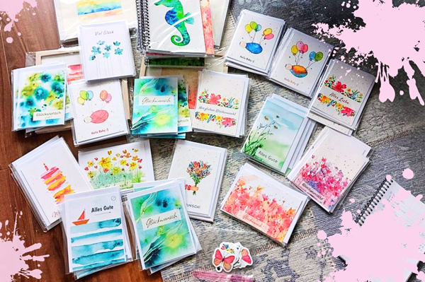 Glückwunschkarten mit verschiedenen bunten Aquarellmotiven