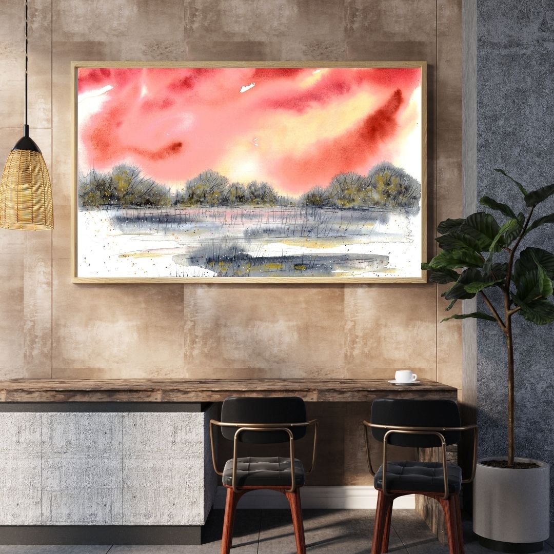 Aquarell halb abstrakt mit rotem Himmel und grau-goldener Landschaft an brauner Wand mit Tisch und zwei dunklen Stühlen